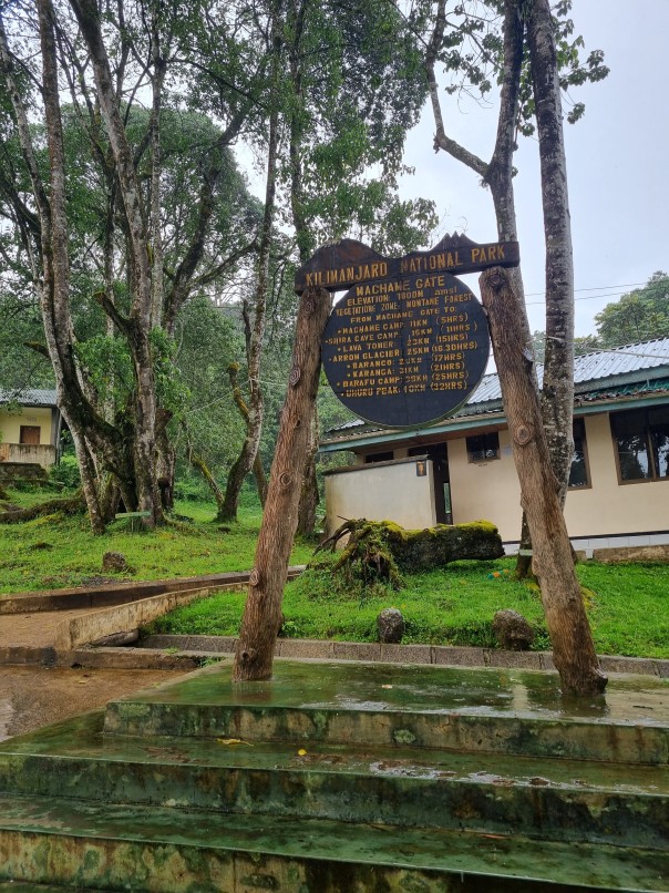 Machame route ridge.